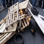 Barricades et affrontements avec la police devant l'universit le 28 avril 2009 photo n60 