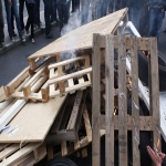 Barricades et affrontements avec la police devant l'universit le 28 avril 2009 photo n64 